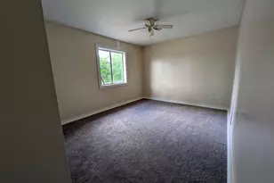 802 Kings Ct, Greenwood, SC 29646 - Photo 5