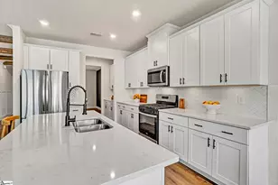 404 Roderick Ln, Greenville, SC 29605 - Photo 5