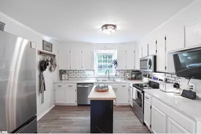 300 Elmwood Street, Easley, SC 29642 - Photo 11