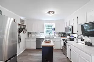 300 Elmwood St, Easley, SC 29642 - Photo 11