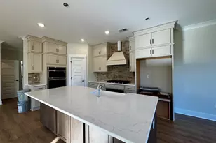 313 Ever Silvers Ln, Taylors, SC 29687 - Photo 3