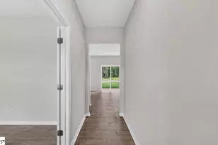 122 Depot Cir, Greenwood, SC 29646 - Photo 5