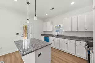 205 Wildwood Dr, Greer, SC 29651 - Photo 7