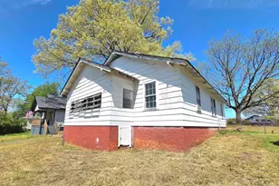 28 Circle St, Travelers Rest, SC 29690 - Photo 1