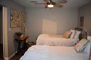 100 E Washington St, Greenville, SC 29601 - Photo 17