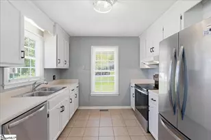 207 E Celestial Dr, Greer, SC 29651 - Photo 3