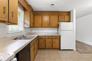 572 Wildwood Dr, Spartanburg, SC 29306 - Photo 17