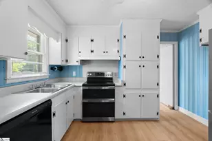 607 W Farley Ave, Laurens, SC 29360 - Photo 13