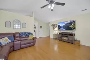 18 Luray Dr, Greenville, SC 29617 - Photo 7