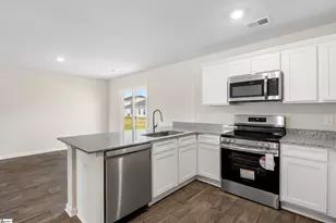 200 Blackwood St, Greenville, SC 29611 - Photo 5