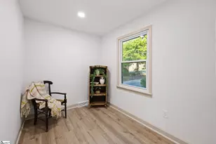 406 Rollingreen Rd, Greenville, SC 29615 - Photo 7