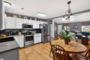 137 S Manley Dr, Taylors, SC 29687 - Photo 9