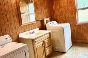 411 Bradley Dill Rd, Campobello, SC 29322 - Photo 15