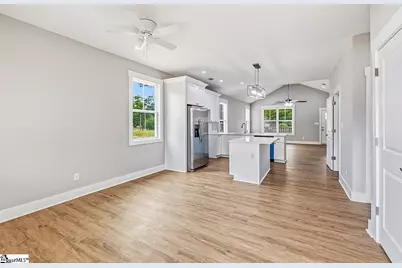 215 W Durst Avenue, Greenwood, SC 29646 - Photo 3