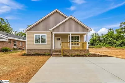 215 W Durst Avenue, Greenwood, SC 29646 - Photo 1