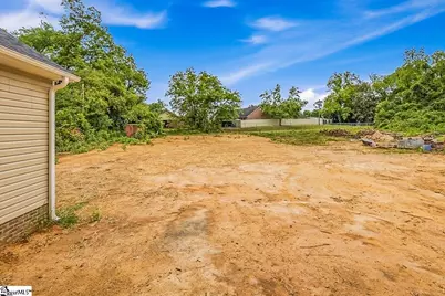 215 W Durst Avenue, Greenwood, SC 29646 - Photo 13