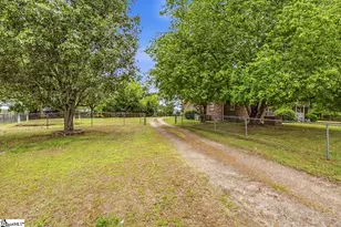 1392 Durbin Rd, Fountain Inn, SC 29644 - Photo 5