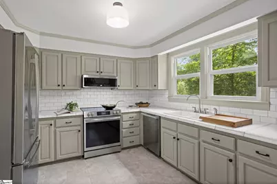 20 W Mountainview Avenue, Greenville, SC 29609 - Photo 11
