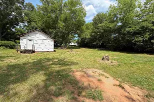 318 Cora St, Laurens, SC 29360 - Photo 9