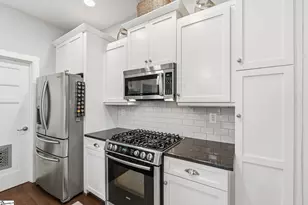 325 Hampton Ave, Greenville, SC 29601 - Photo 17