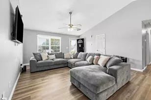 1302 Autumn Glen Ct, Fountain Inn, SC 29644 - Photo 3