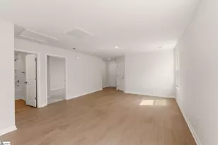163 Cloverfield Ln, Spartanburg, SC 29303 - Photo 3
