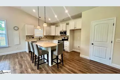 382 W Darby Road, Greenville, SC 29609 - Photo 7