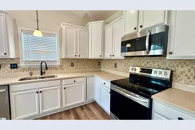 382 W Darby Road, Greenville, SC 29609 - Photo 9