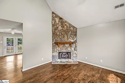 301 E Myles Lane, Spartanburg, SC 29303 - Photo 7