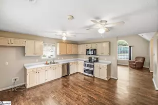 301 E Myles Ln, Spartanburg, SC 29303 - Photo 11