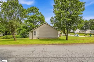 301 E Myles Ln, Spartanburg, SC 29303 - Photo 23