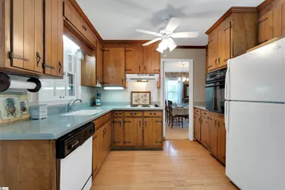 401 Woodland Way, Laurens, SC 29360 - Photo 13