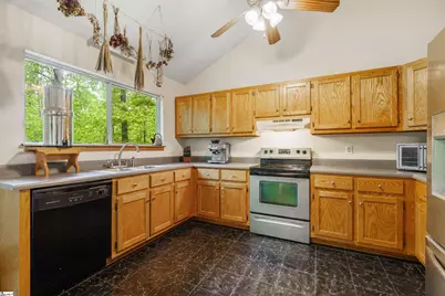 1401 Winding Way, Taylors, SC 29687 - Photo 7