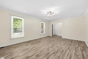 218 Crestwood Dr, Greenville, SC 29609 - Photo 7