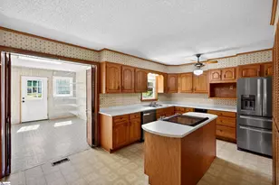111 Highland Acres Dr, Boiling Springs, SC 29316 - Photo 3
