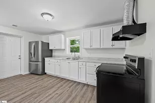 141 Edge St, Wellford, SC 29385 - Photo 5