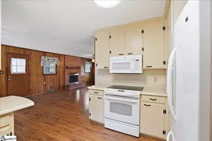 208 Skyland Dr, Clinton, SC 29325 - Photo 17