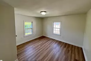 8 Clark St, Laurens, SC 29360 - Photo 11