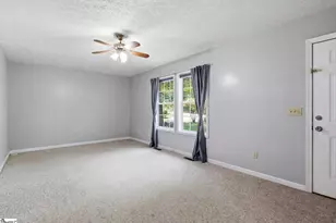 560 Center Dr, Taylors, SC 29687 - Photo 7