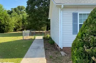 213 Destiny Dr, Gray Court, SC 29645 - Photo 9