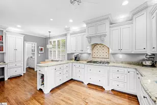 11 Ridgeland Dr, Greenville, SC 29601 - Photo 9