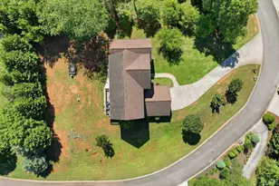 142 W Waters Edge Ln, West Union, SC 29696 - Photo 5