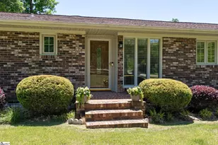 136 Bagwell St, Easley, SC 29640 - Photo 3