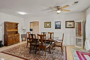 111 Forestdale Dr, Taylors, SC 29687 - Photo 9
