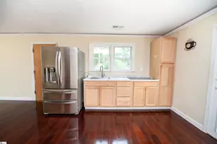 548 Honeysuckle Rd, Spartanburg, SC 29303 - Photo 9