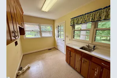 301 Pine Street, Clinton, SC 29325 - Photo 13