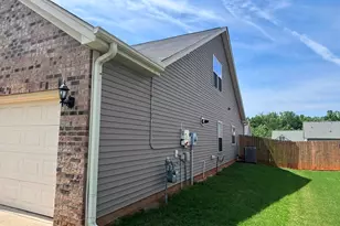 565 Goldstone Ln, Boiling Springs, SC 29316 - Photo 5