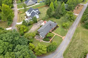210 N Rockview Dr, Greenville, SC 29609 - Photo 41