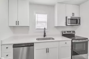 31 Hellams St, Greenville, SC 29611 - Photo 9