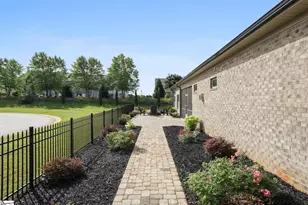 828 Vita Dr, Greer, SC 29650 - Photo 5